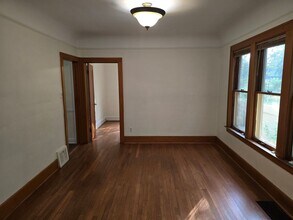 1235 Lakepointe St in Grosse Pointe Park, MI - Building Photo - Building Photo