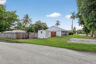 6501 SW 49th St in Davie, FL - Building Photo - Building Photo