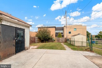 1527 Charlotte Ave in Baltimore, MD - Foto de edificio - Building Photo