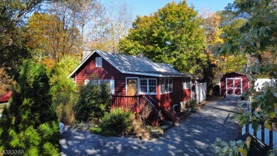 215 Annisquam Rd in Highland Lakes, NJ - Building Photo - Building Photo