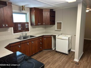 3464 S Red Banks Rd in Byhalia, MS - Foto de edificio - Building Photo