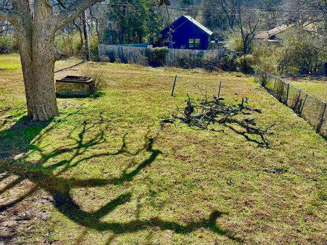 1128 Martin Luther King St in Denison, TX - Building Photo - Building Photo