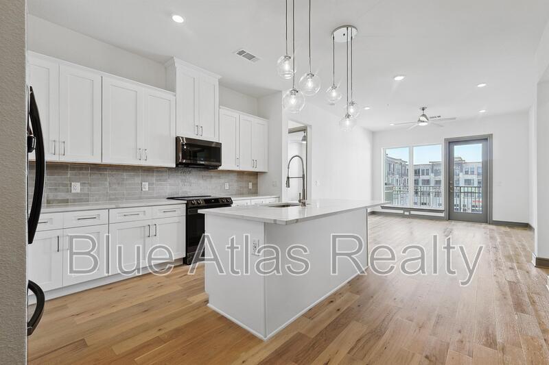 2700 Old Denton Rd in Carrollton, TX - Building Photo