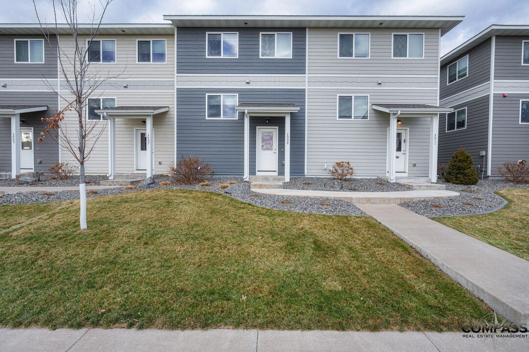 3021 Eldorado Blvd in Eau Claire, WI - Building Photo