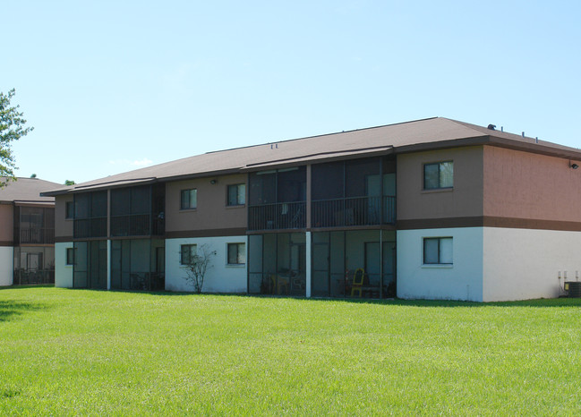 College Club Condominiums in Cocoa, FL - Foto de edificio - Building Photo