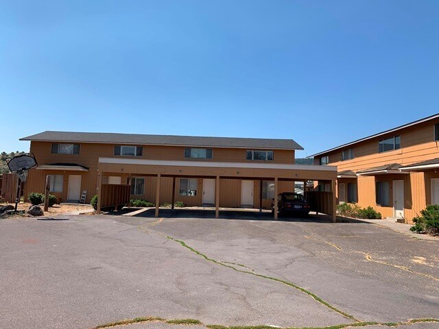 24 Nevada St in Klamath Falls, OR - Building Photo