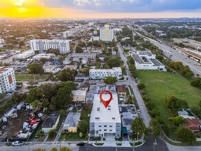 3728 NW 19th Ave, Unit 307 in Miami, FL - Building Photo - Building Photo