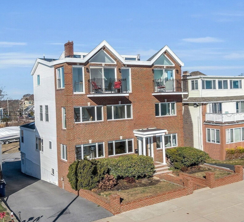 658 Revere Beach Blvd in Revere, MA - Building Photo