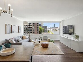 575 Main St in New York, NY - Building Photo - Building Photo