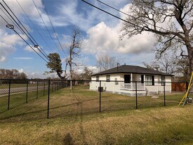 5607 Collins Rd in Houston, TX - Building Photo