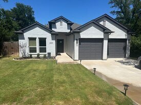 4707 Llano St in Granbury, TX - Building Photo