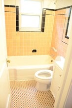 8210 Greenwood Ave, Unit 4 in Takoma Park, MD - Foto de edificio - Building Photo