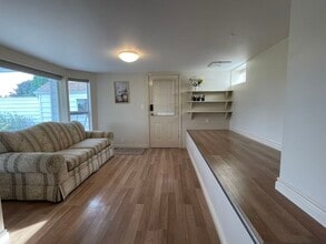 1021 Tuxedo Dr in Port Moody, BC - Building Photo - Building Photo