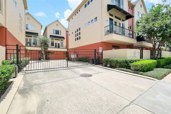 2437 South Blvd, Unit 2 in Houston, TX - Foto de edificio - Building Photo