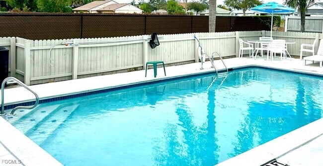 1005 SW 48th Terrace in Cape Coral, FL - Building Photo - Building Photo