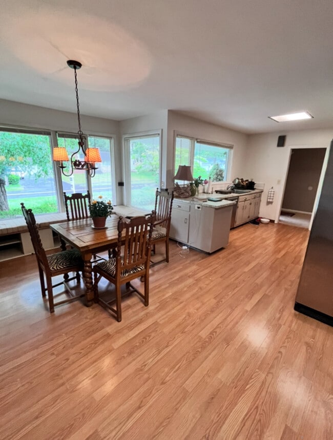 46 Tumblebrook Ln in West Hartford, CT - Building Photo - Building Photo