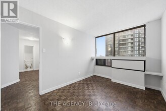 2360 Dundas St W in Toronto, ON - Building Photo - Building Photo