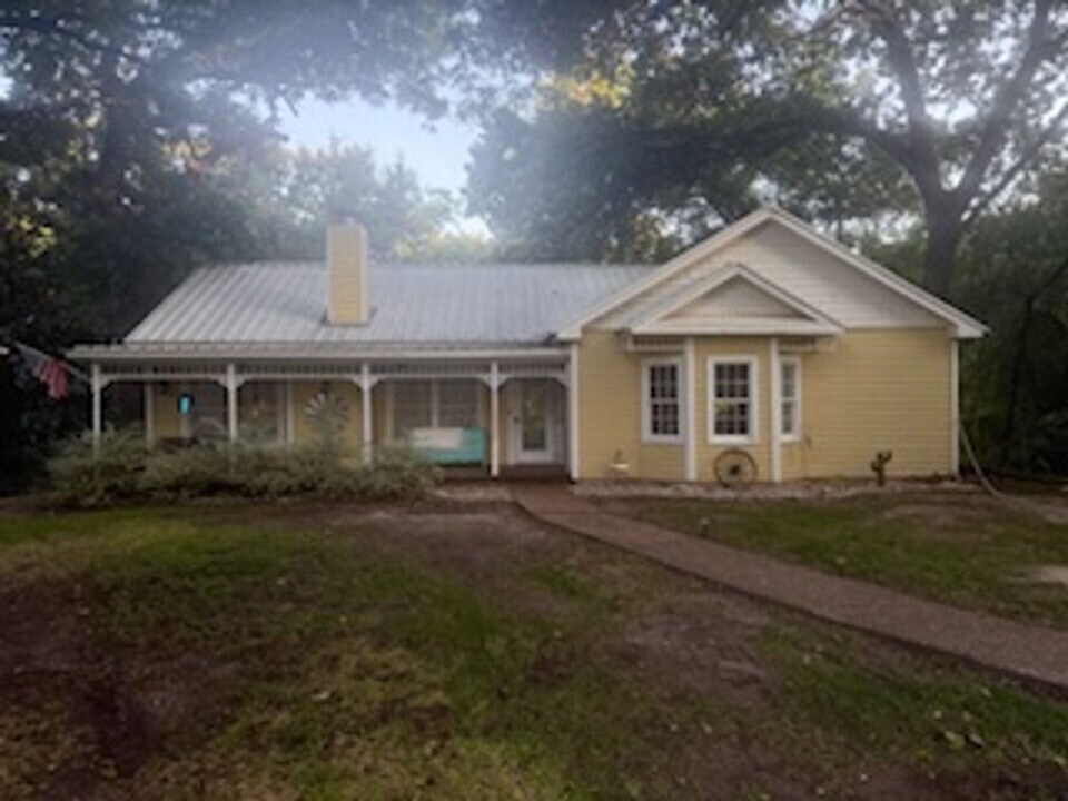 3785 FM 913 in Stephenville, TX - Building Photo