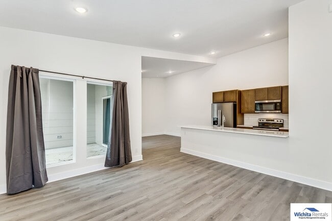 9909 E Annabelle Cir in Wichita, KS - Building Photo - Building Photo