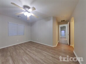 10268 W Sands Dr in Peoria, AZ - Foto de edificio - Building Photo