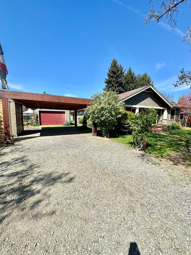 2180 Milford Dr in Medford, OR - Building Photo - Building Photo