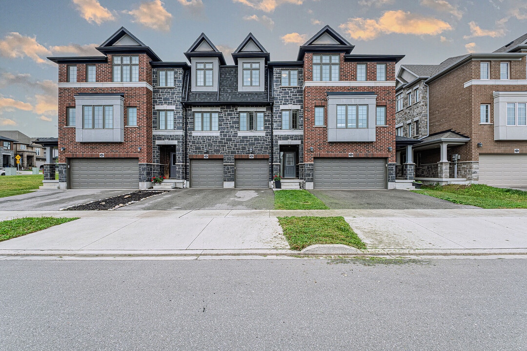 136 Ian Ormston Dr in Kitchener, ON - Building Photo