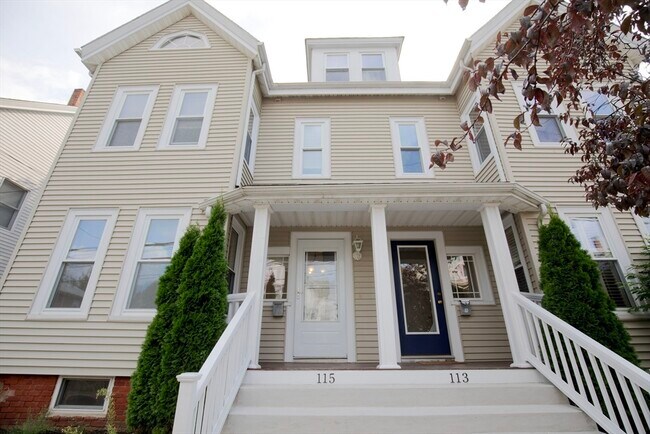 115 Taylor St in Waltham, MA - Building Photo - Building Photo