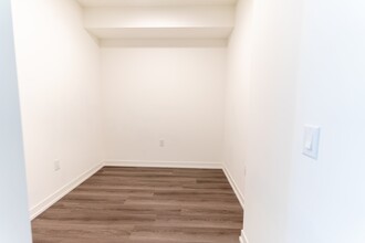 138-4138 Downes St in Toronto, ON - Building Photo - Building Photo