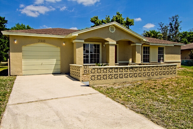 725 Caribou Dr in Kissimmee, FL - Building Photo - Building Photo