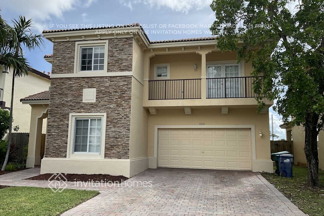 22121 SW 87th Pl in Cutler Bay, FL - Building Photo