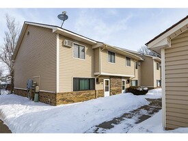 64 E 13th St in Waconia, MN - Building Photo