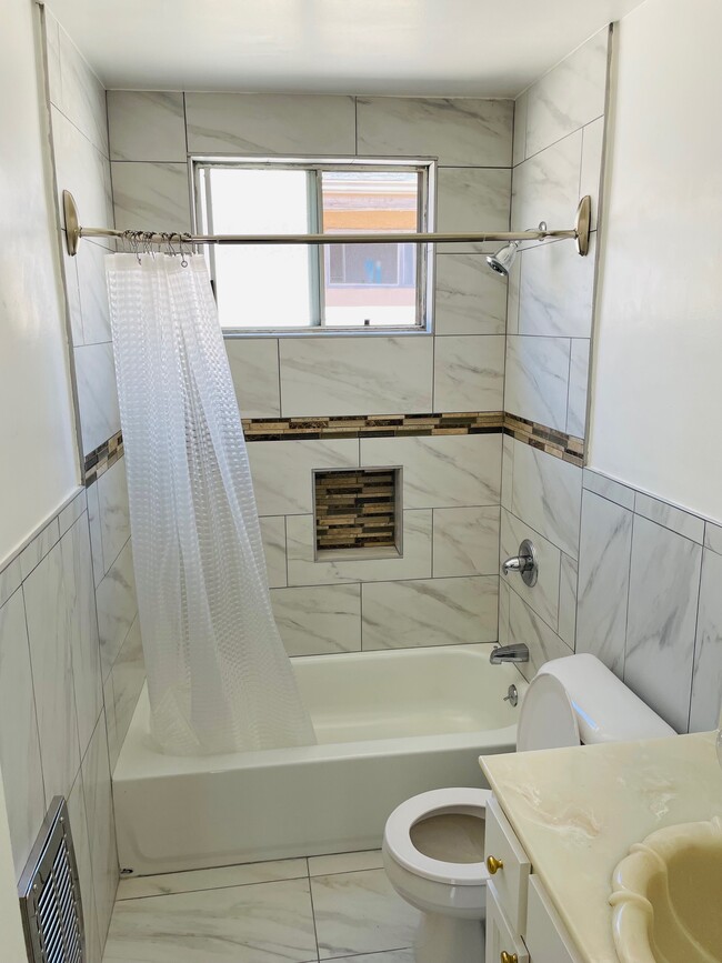 827 N Hudson Ave in Los Angeles, CA - Building Photo - Building Photo