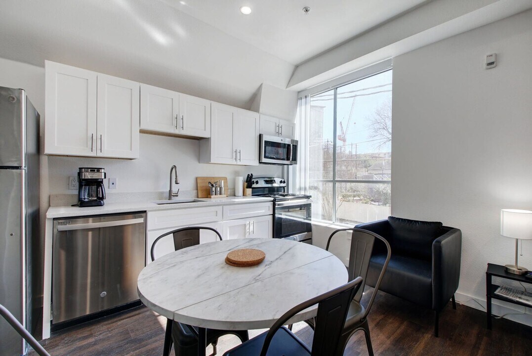 1010 W 26th St in Austin, TX - Building Photo