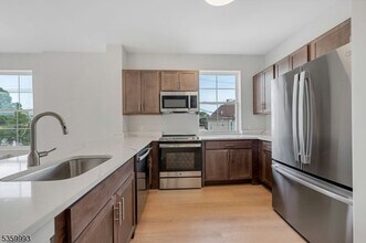 247 Parker Ave in Clifton, NJ - Building Photo - Building Photo