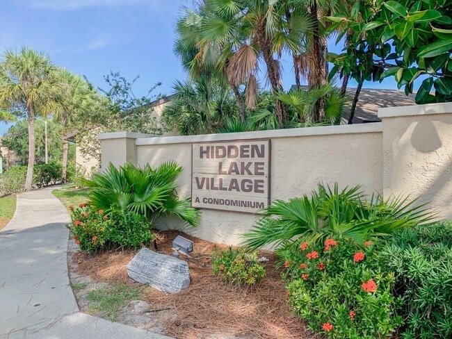 2724 Hidden Lake Blvd in Sarasota, FL - Foto de edificio - Building Photo