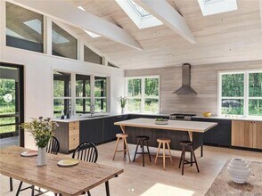 8 Chester Rd in Warren, CT - Building Photo - Building Photo