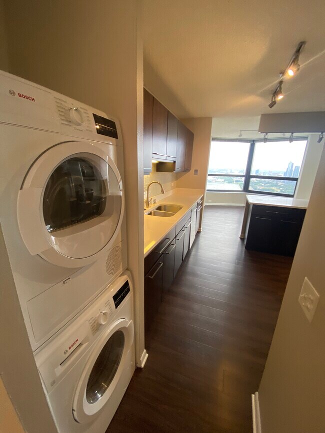 155 N Harbor Dr, Unit 3107 in Chicago, IL - Building Photo - Building Photo