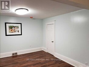 119 Agnes St in Oshawa, ON - Building Photo - Building Photo