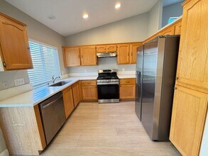 1433 Iron Springs Dr in Las Vegas, NV - Building Photo - Building Photo