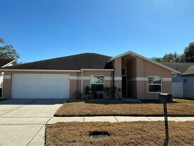 5821 Taywood Dr in Tampa, FL - Building Photo