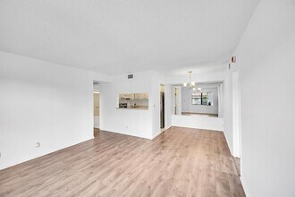 7226 Golf Colony Ct, Unit 201 in Greenacres, FL - Building Photo - Building Photo