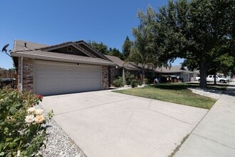 805 Rosemore Ave in Modesto, CA - Building Photo - Building Photo