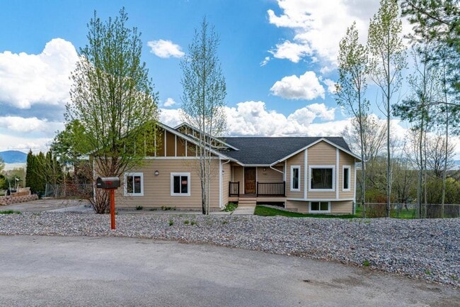 property at 7140 Buckhorn Ln