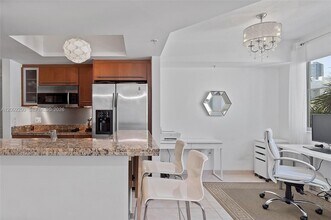 110 Washington Ave in Miami Beach, FL - Building Photo - Building Photo