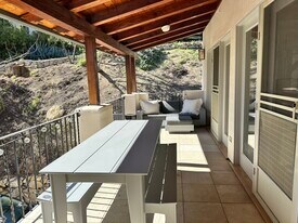22810 Portage Circle Dr, Unit 1 Bdrm Guesthouse in Topanga, CA - Building Photo