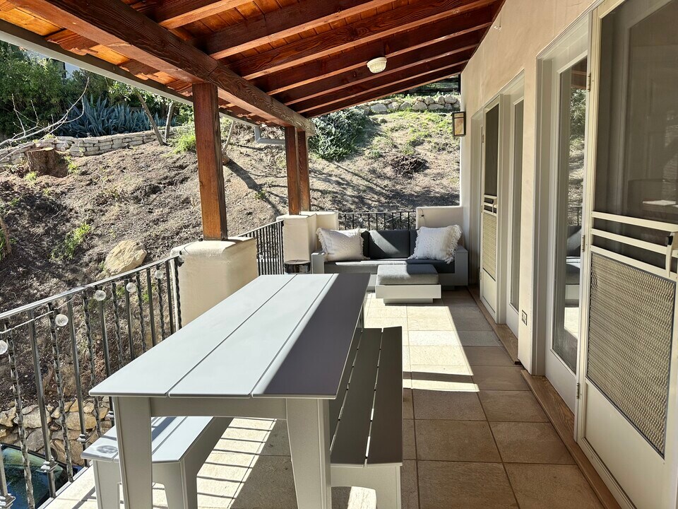 22810 Portage Circle Dr, Unit 1 Bdrm Guesthouse in Topanga, CA - Building Photo