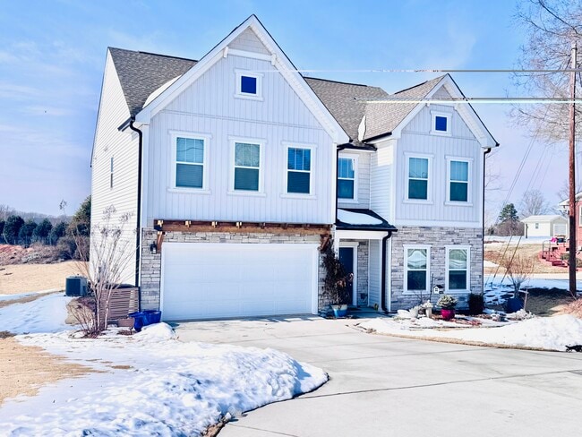 property at 648 Meadowlark Dr