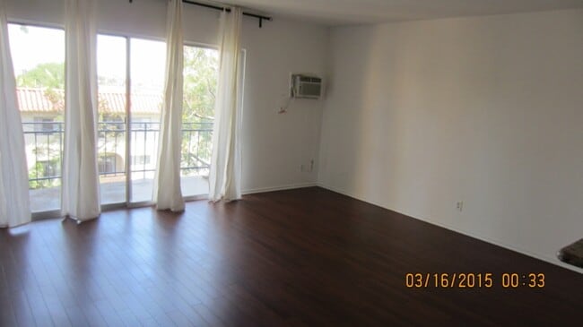 10961 Palms Blvd, Unit 8 in Los Angeles, CA - Building Photo - Building Photo