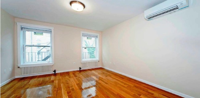 206 E 75th St in New York, NY - Building Photo - Interior Photo