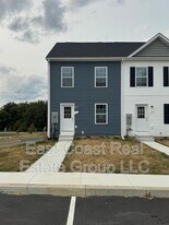 11 Snowdrop Ct in Kearneysville, WV - Building Photo